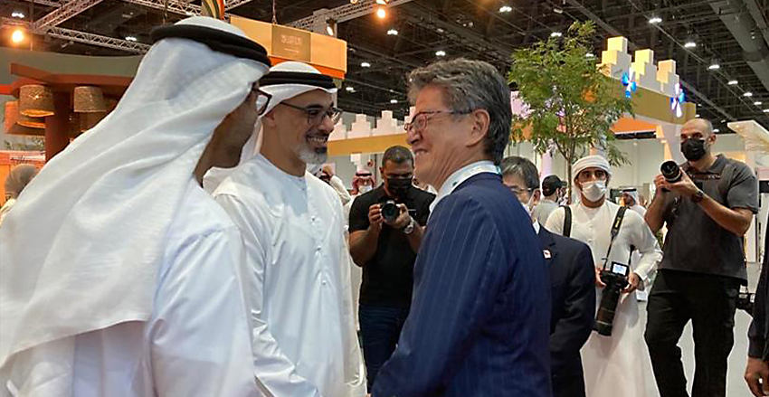 HH Sheikh Khaled bin Mohamed bin Zayed Al Nahyan and Mr. Fujii at ADIHEX (photo)