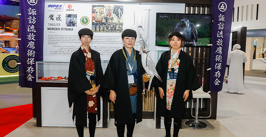 Group Photo Suwa Falconry Preservation Society 2 (photo)